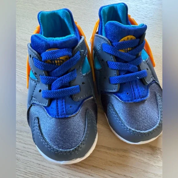 Nike Huarache Toddler Sneaker | Size 6C - Picture 4 of 7